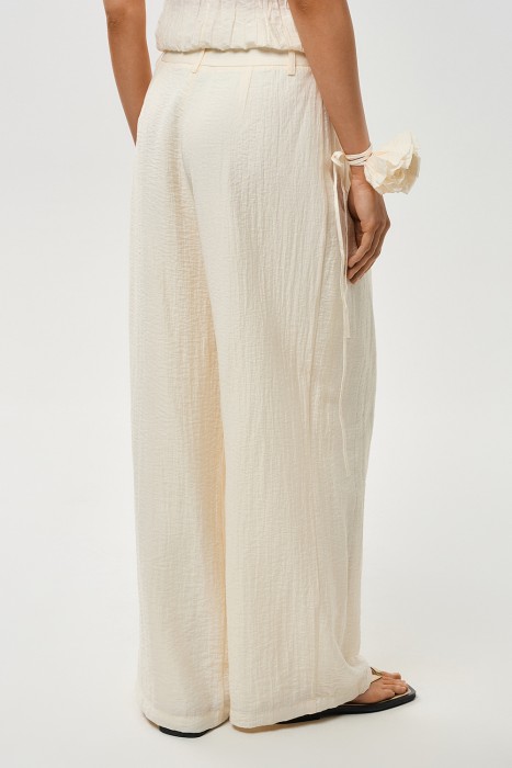 широкие брюки по цене 3600 руб вид справа