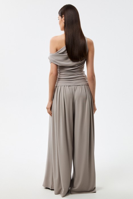 широкие брюки по цене 3600 руб вид справа