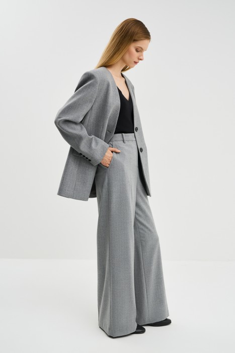 широкие классические брюки из россии вид сбоку