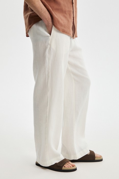 шлепанцы из натуральной замши от бренда снежная королева вид слева