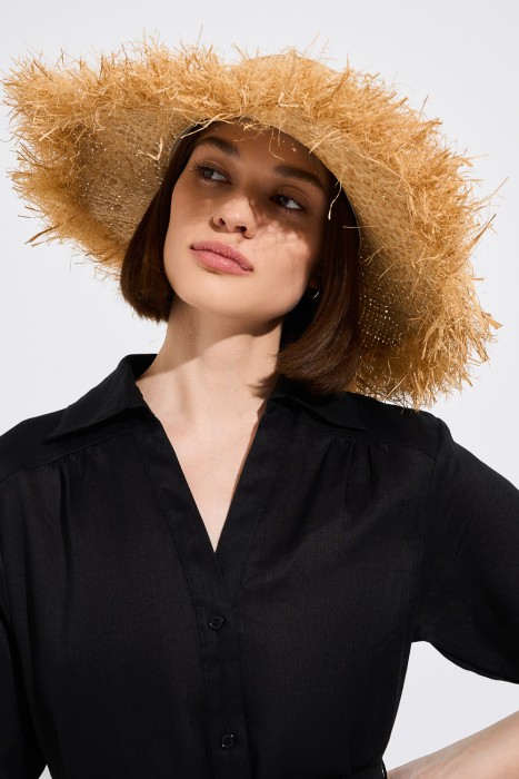 шляпа из рафии от бренда снежная королева вид слева