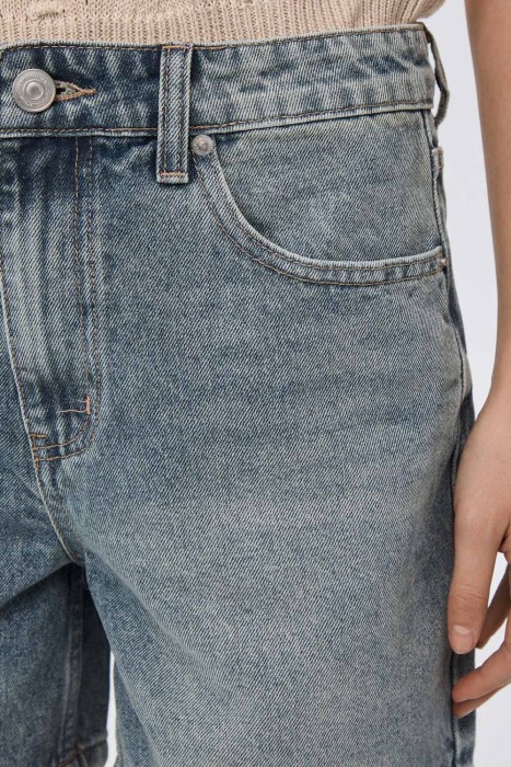шорты из денима из россии вид сбоку