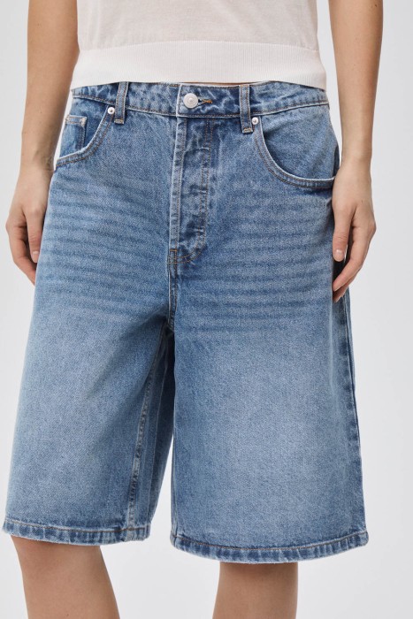 шорты из денима от бренда снежная королева вид слева