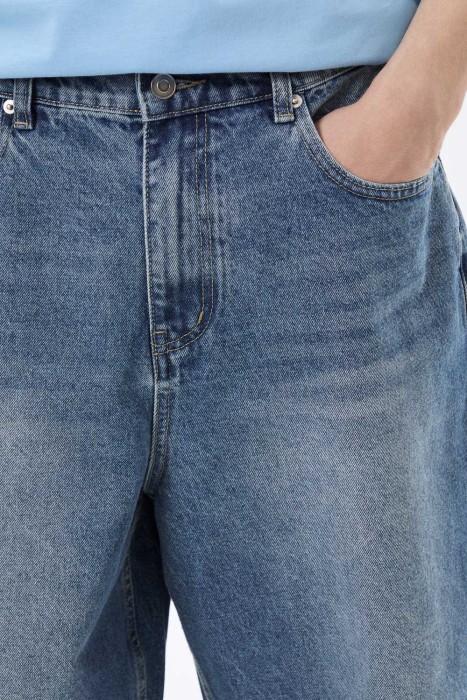 шорты из денима из россии вид сбоку