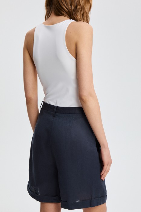 шорты изо льна по цене 3320 руб вид справа