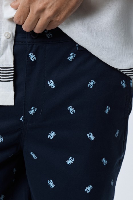 шорты с принтом из россии вид сбоку