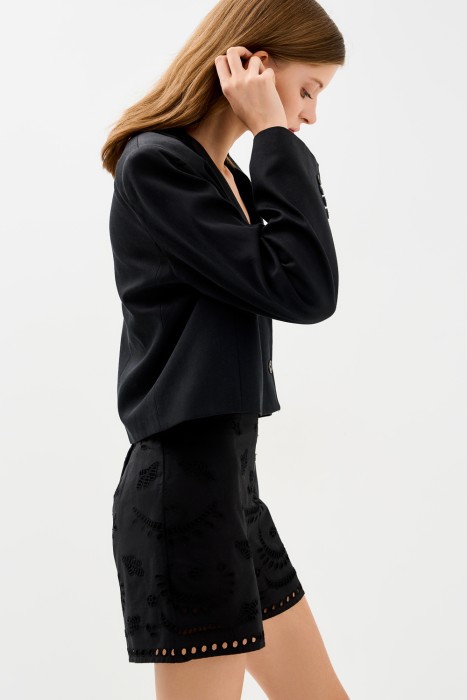 шорты с вышивкой от бренда снежная королева вид слева