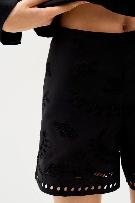 шорты с вышивкой по цене 1440 руб вид справа