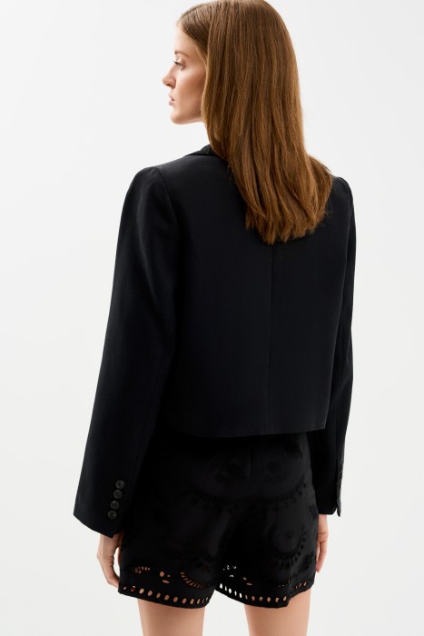 шорты с вышивкой из россии вид сбоку