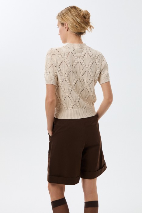 шорты с защипами по цене 3320 руб вид справа