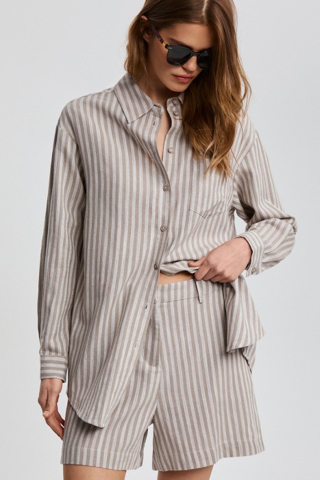 шорты в полоску от бренда снежная королева вид слева