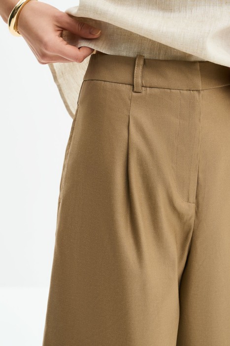 шорты от бренда снежная королева вид слева