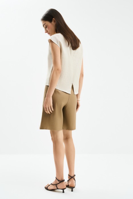 шорты по цене 1860 руб вид справа