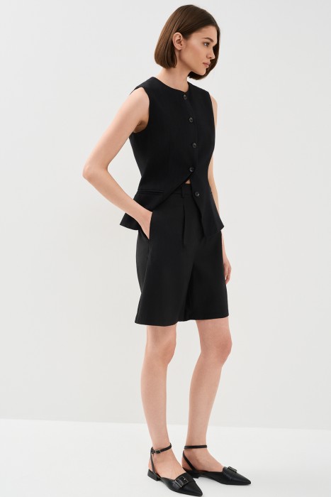 шорты по цене 1860 руб вид справа