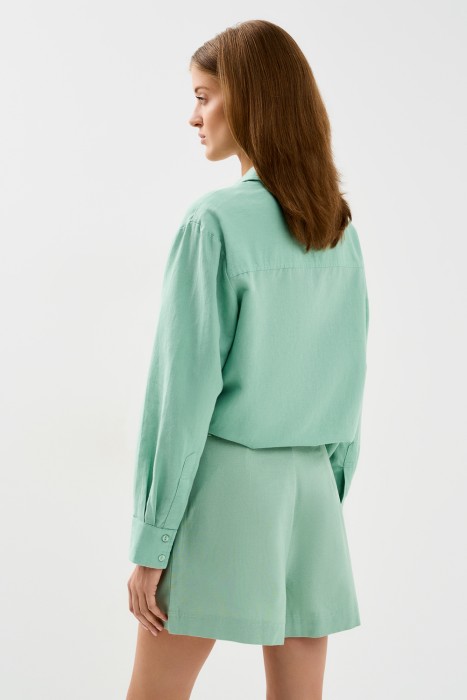 шорты по цене 1360 руб вид справа