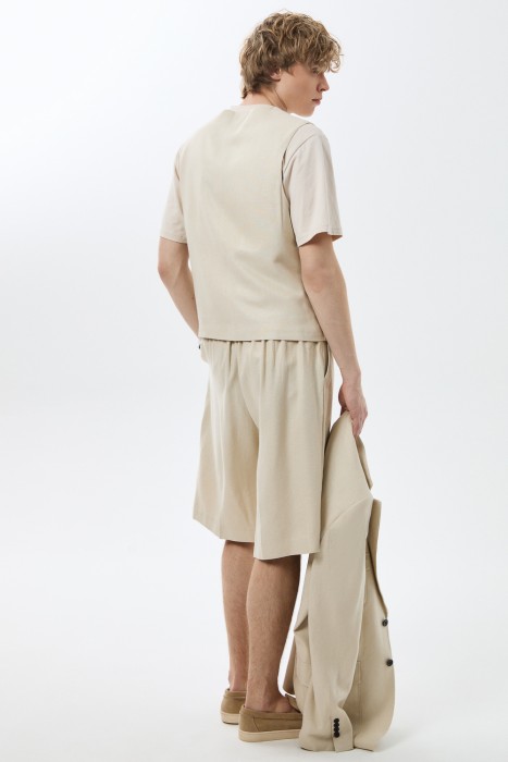 шорты по цене 2320 руб вид справа