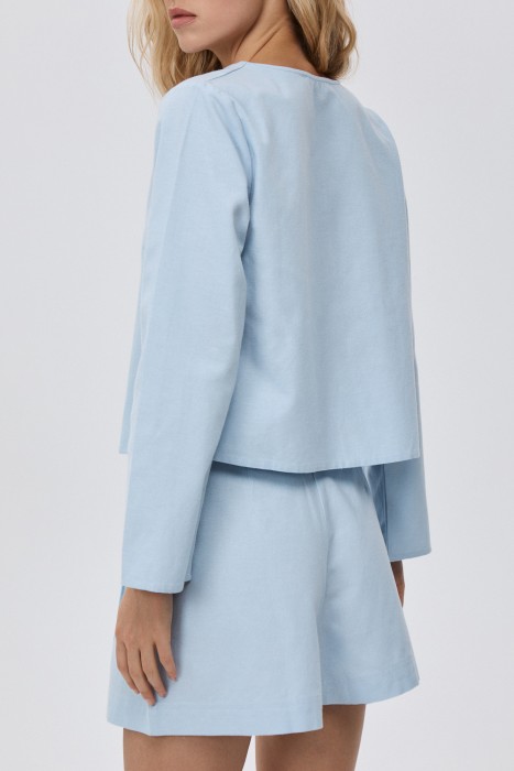 шорты по цене 1670 руб вид справа