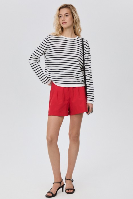 шорты от бренда снежная королева вид слева