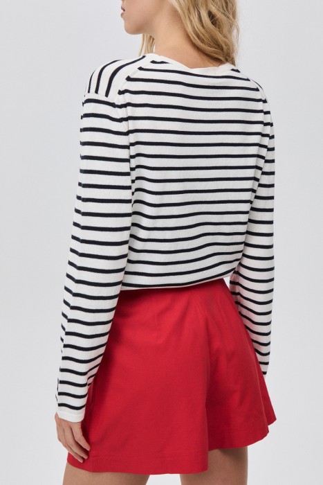 шорты по цене 1670 руб вид справа