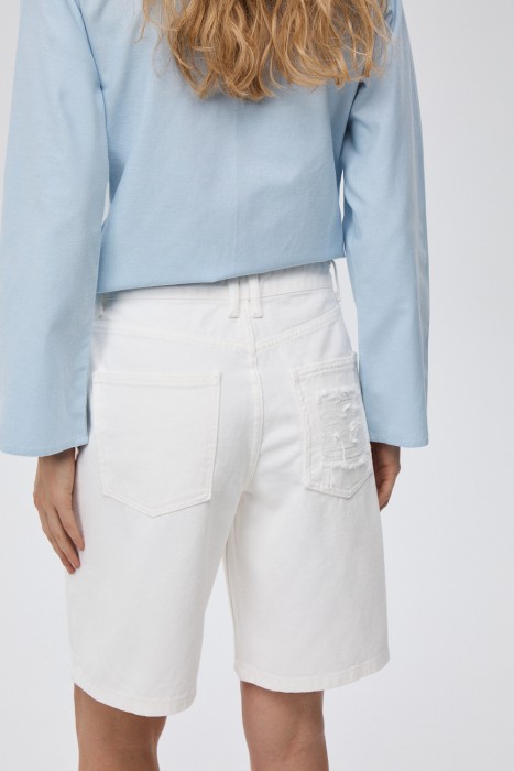 шорты по цене 2680 руб вид справа