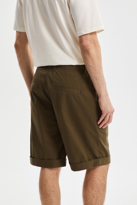 шорты по цене 2340 руб вид справа