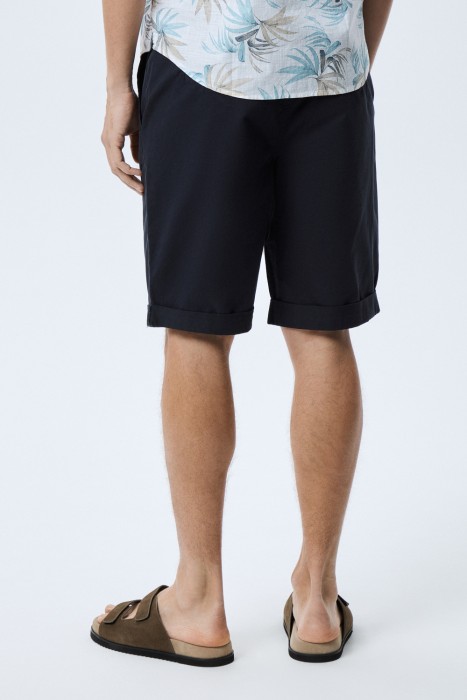 шорты по цене 2340 руб вид справа