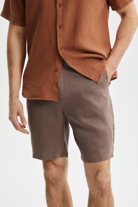 шорты от бренда снежная королева вид слева