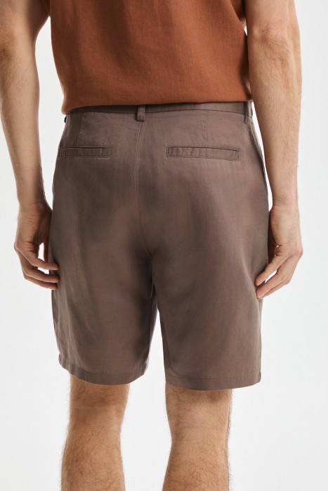 шорты по цене 2670 руб вид справа