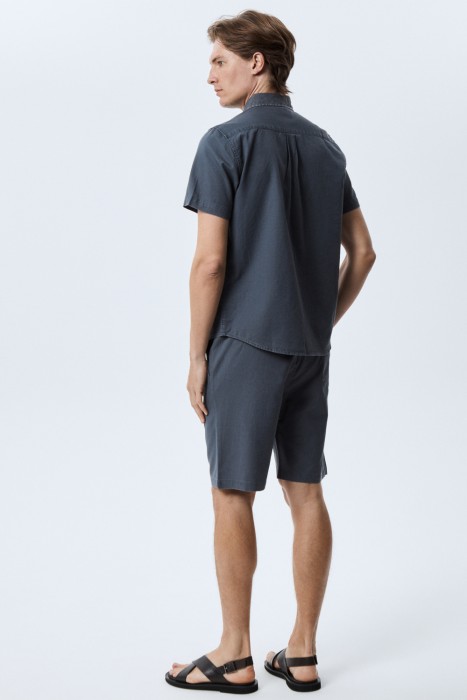 шорты по цене 2340 руб вид справа