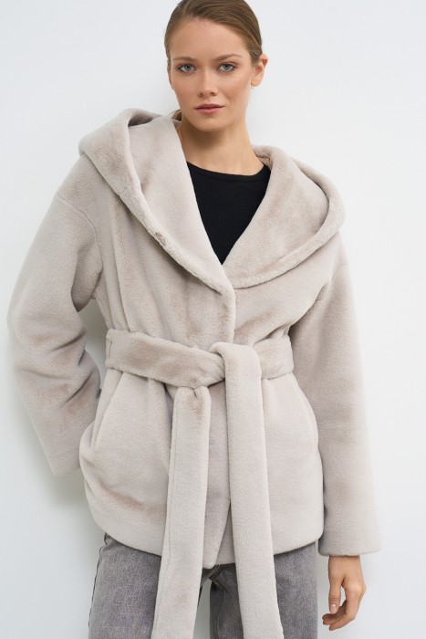 шуба из искусственного меха с капюшоном 772475003 фотография