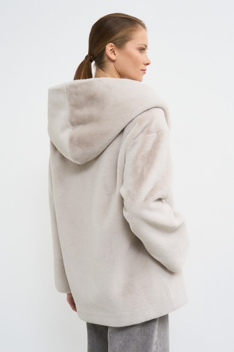 шуба из искусственного меха с капюшоном по цене 17940 руб вид справа