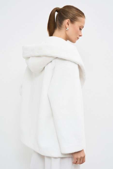 шуба из искусственного меха с капюшоном по цене 17120 руб вид справа