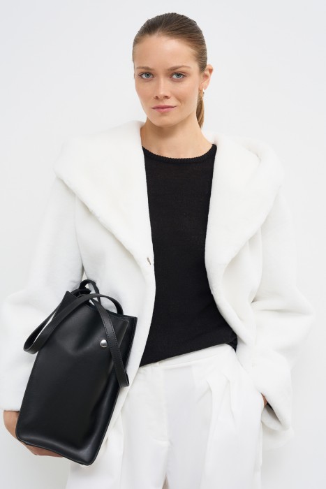 шуба из искусственного меха с капюшоном из россии вид сбоку