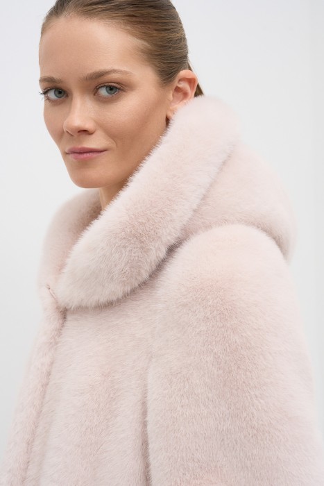 шуба из искусственного меха с капюшоном из россии вид сбоку
