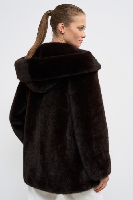 шуба из искусственного меха с капюшоном по цене 23240 руб вид справа