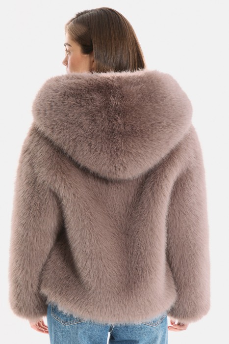 шуба из искусственного меха с капюшоном от бренда снежная королева вид слева