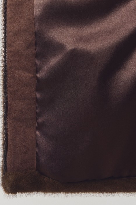 шуба из искусственного меха с капюшоном из россии вид сбоку