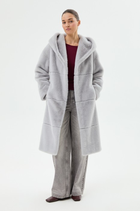 шуба из искусственного меха с капюшоном от бренда снежная королева вид слева