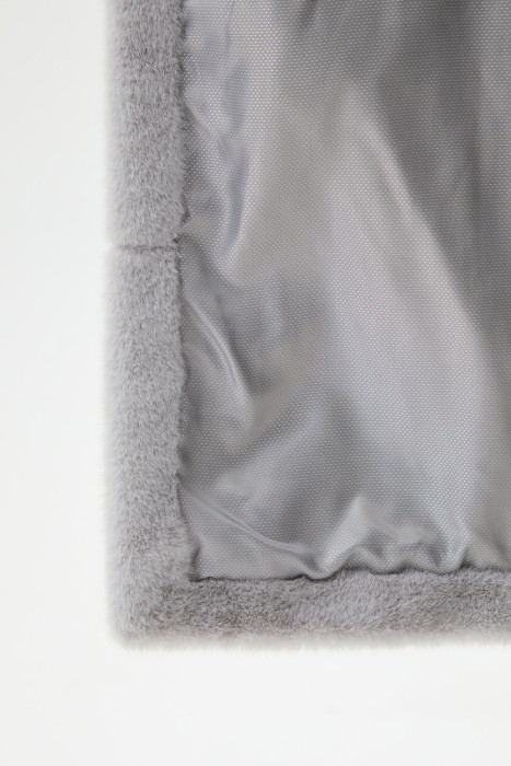 шуба из искусственного меха с капюшоном по цене 13860 руб вид справа