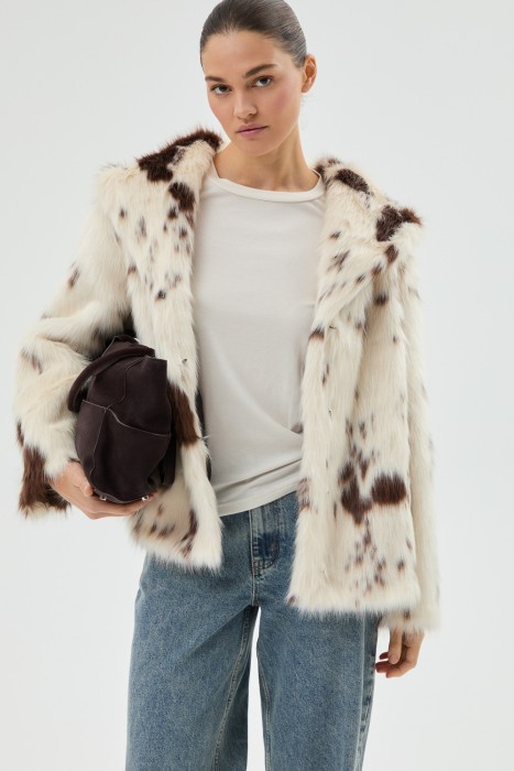 шуба из искусственного меха с капюшоном 811137003 фотография