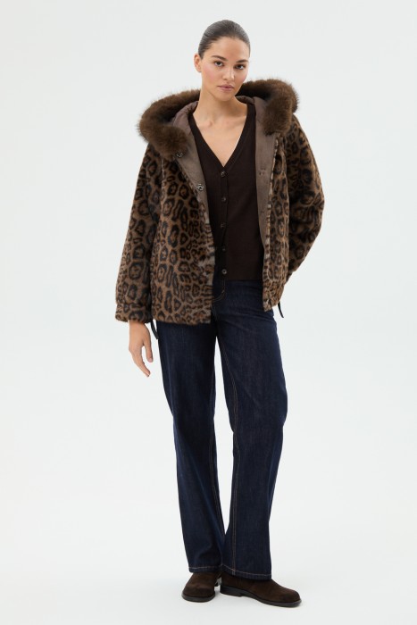 шуба из искусственного меха с капюшоном из россии вид сбоку