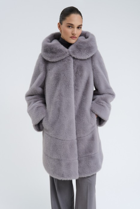 шуба из искусственного меха с капюшоном от бренда снежная королева вид слева