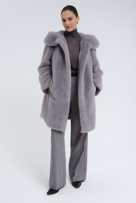 шуба из искусственного меха с капюшоном из россии вид сбоку