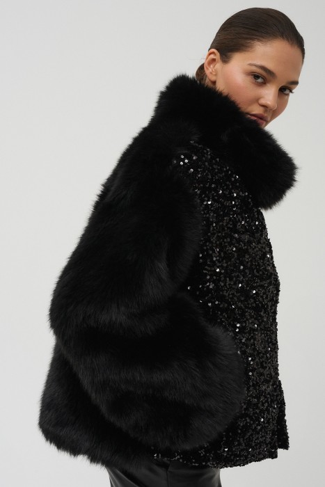 шуба из искусственного меха с пайетками по цене 5700 руб вид справа