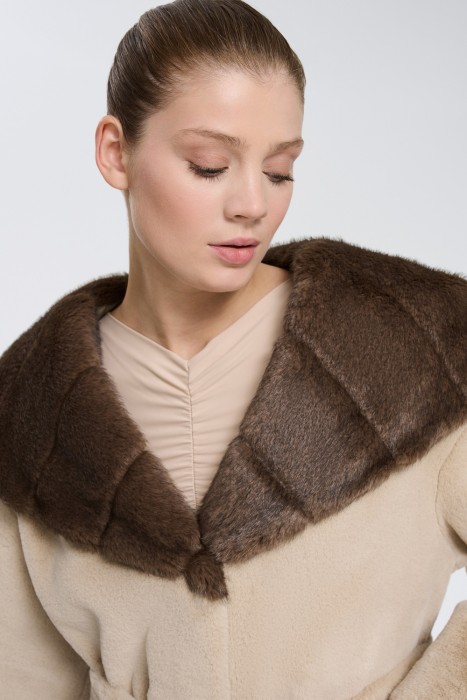 шуба из искусственного меха с поясом из россии вид сбоку