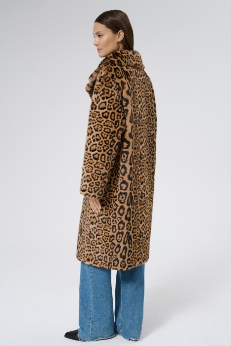 шуба из искусственного меха с поясом по цене 9710 руб вид справа