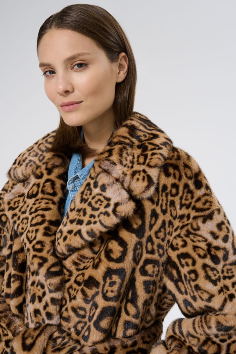 шуба из искусственного меха с поясом из россии вид сбоку