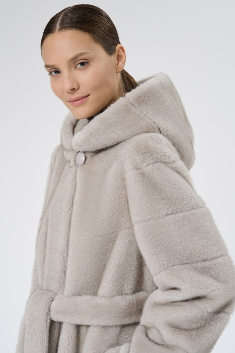 шуба из искусственного меха с поясом из россии вид сбоку