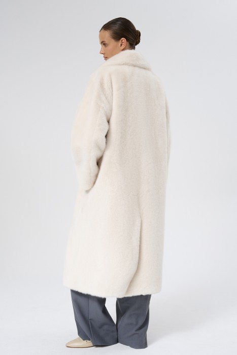 шуба из искусственного меха с поясом по цене 11720 руб вид справа