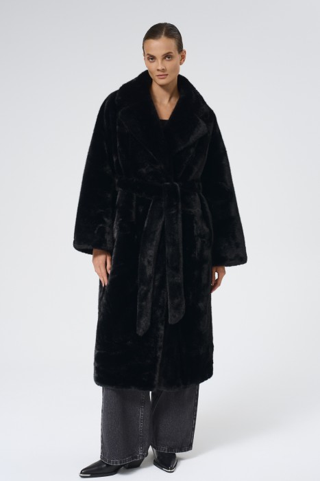 шуба из искусственного меха с поясом от бренда снежная королева вид слева